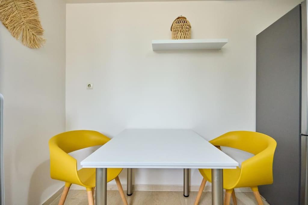 Panoramic White Blue Apartment Chios Town Exterior photo